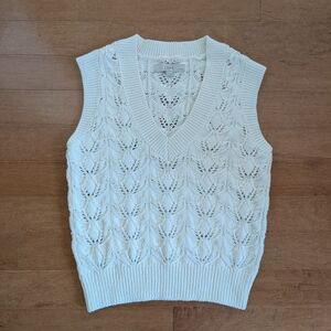 White Knit Sleeveless Sweater Vest
